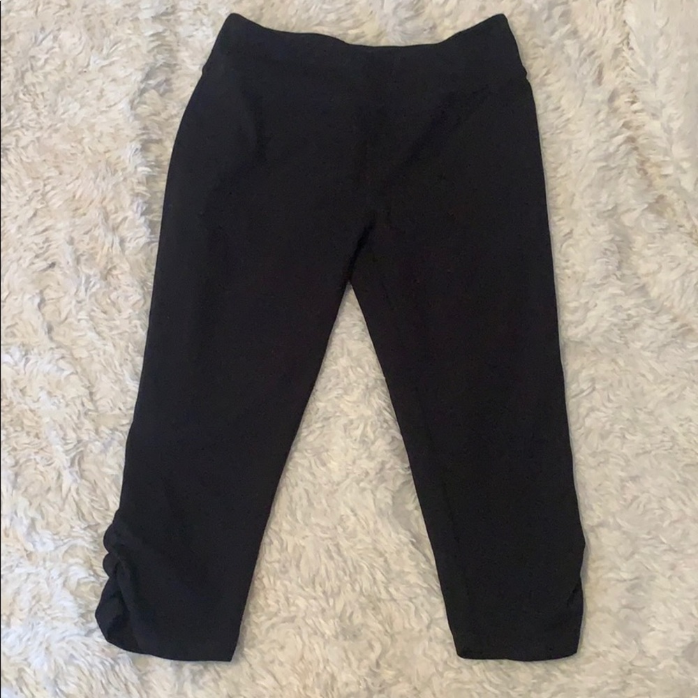 Girls Zella cropped leggings in size medium